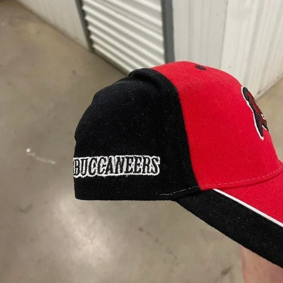 Vintage NFL Tampa Bay Buccaneers Strapback Hat - Picture 4 of 8